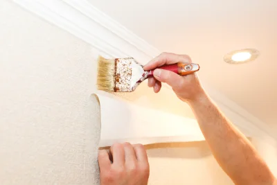 Pose de papier peint à Pietraserena — revêtements muraux et toiles de verre